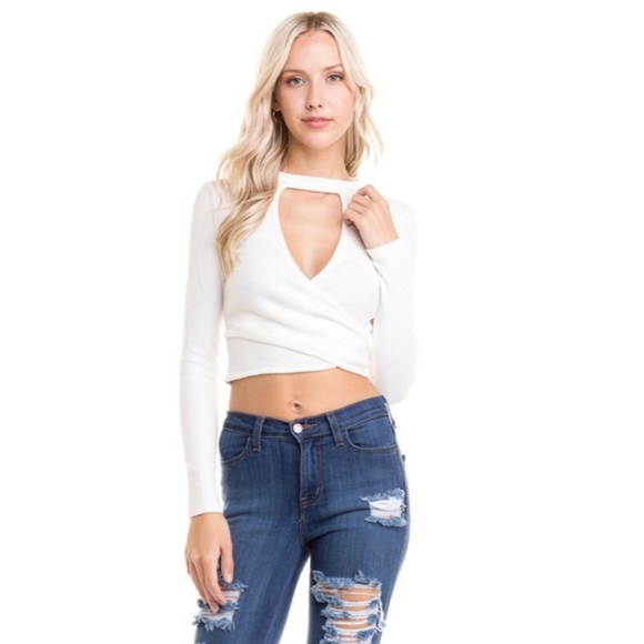Tops - 🍁SALE🍁LAST ONE 🎉White Choker Crop Top